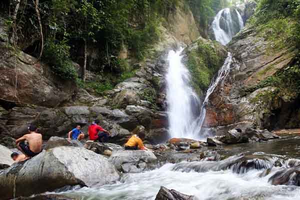 Ngọn thác mang thông điệp Đừng buông tay nơi biên viên xứ Nghệ