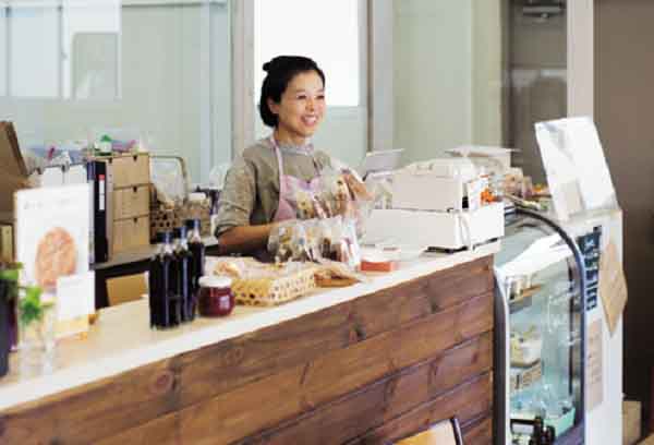 Sống lười với người, chăm chút cho mình và bài học từ một người mẹ Nhật