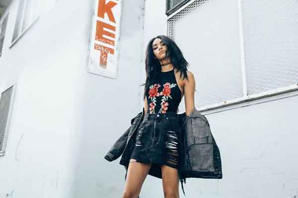 Áo thêu cá tính cho những cô nàng yêu thích sự độc đáo