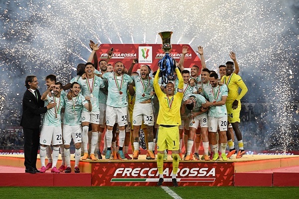 Ngược dòng ấn tượng trước Fiorentina, Inter vô địch Cúp quốc gia Ý