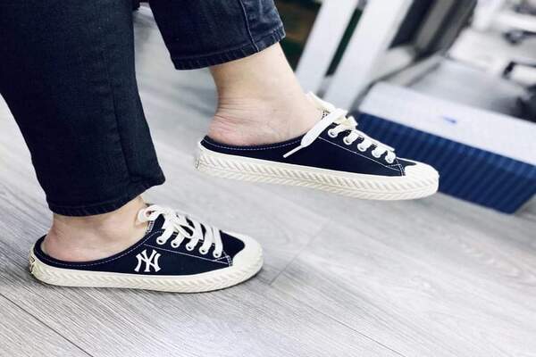 Những kiểu giày tôn dáng trong dịp Tết mà không cần phải mang cao gót