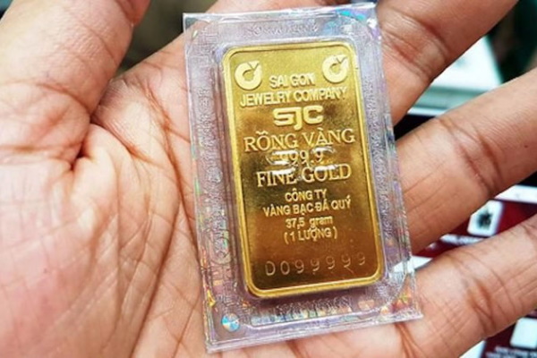 Giá vàng bất ngờ giảm mạnh, là dấu hiệu trước ‘đợt sóng’ mới?