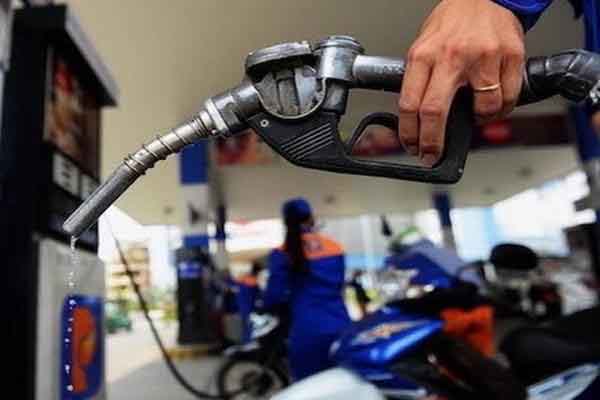 Ngày mai, giá xăng sẽ tăng hơn 1.000 đồng/lít?