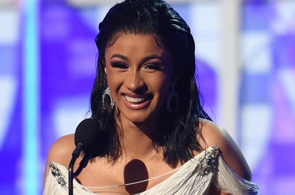 Rapper Cardi B chi 2,3 tỉ đồng để xét nghiệm Covid-19