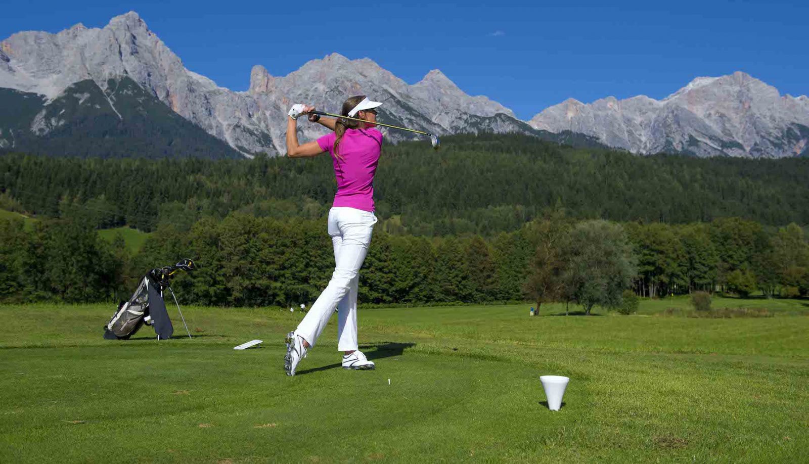 Chọn trang phục chơi golf cũng cần có chuẩn mực riêng