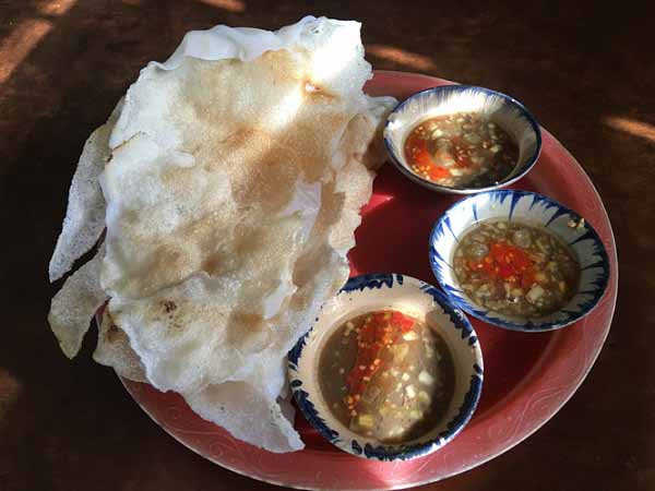 Ăn là ghiền với món bánh đập ở tiệm 35 năm tuổi