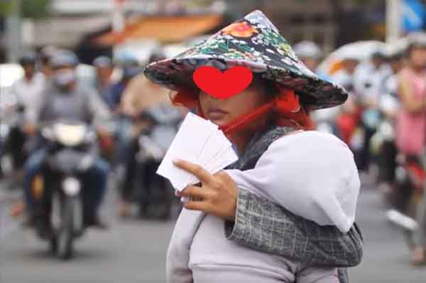 Hành động đẹp của một bác sĩ trẻ khiến cộng đồng mạng ấm lòng