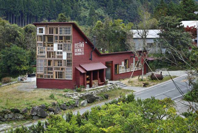 Đến thăm thị trấn nhỏ đẹp mê hồn ở Nhật, khắp nơi không có một cọng rác