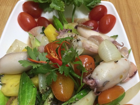 Mực dồn thịt xào thập cẩm bao hao cơm