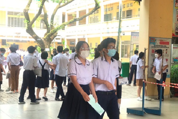 Đình chỉ thi 2 thí sinh làm lọt đề thi tốt nghiệp THPT môn Toán và Ngữ văn