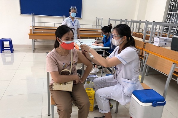 Ghi nhận biến thể mới của Omicron, người dân chủ động tiêm phòng COVID-19