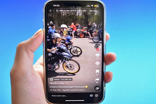 Nhiều video trái phép về đua xe trên TikTok