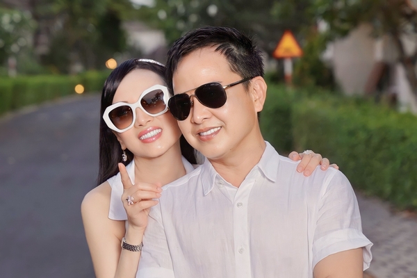 Hà Phương ‘tình bể bình’ bên Trần Sang