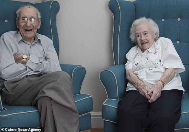 Cuộc sống vợ chồng hạnh phúc của cặp đôi 102 tuổi