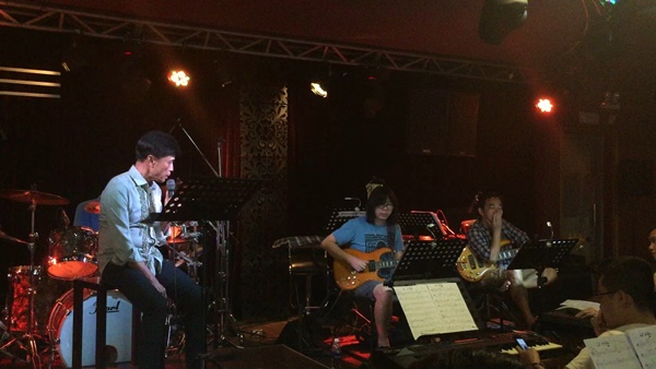 Tuấn Ngọc say mê luyện hát trước thềm ‘Duyên dáng Việt Nam 29’ tại Đà Lạt