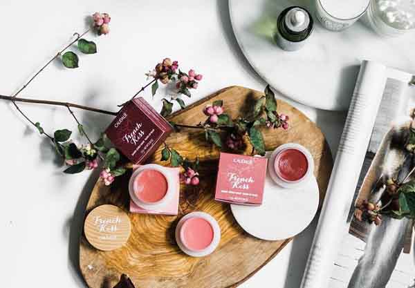 Ba cây son dưỡng môi được phái đẹp tín nhiệm nhất hiện nay