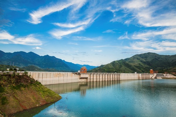 Khám phá Thung Nai, ‘vịnh Hạ Long trên núi’ của vùng Tây Bắc