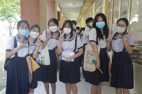 Nỗi nhọc nhằn của phụ huynh ‘thế hệ heo vàng’ ngày thi chuyển cấp