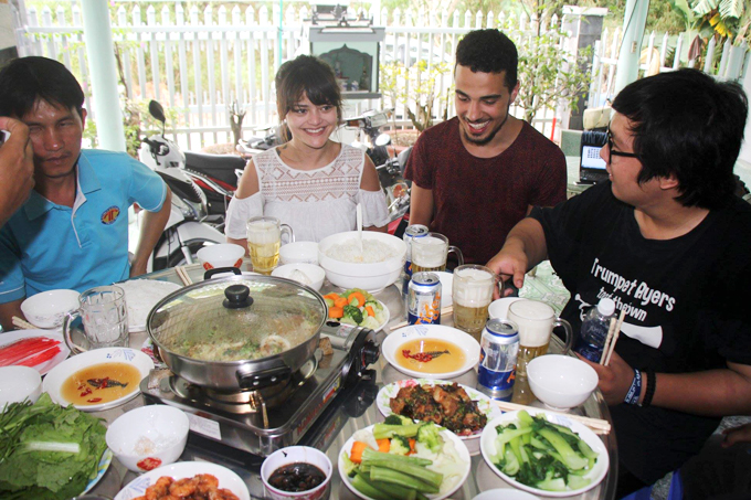 Thời khắc hạnh phúc của cô gái Pháp tìm lại gia đình Việt Nam