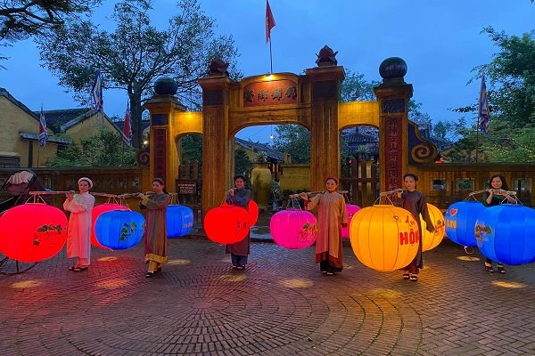 Đến Hội An chụp hình với 1.000 lồng đèn đầy màu sắc