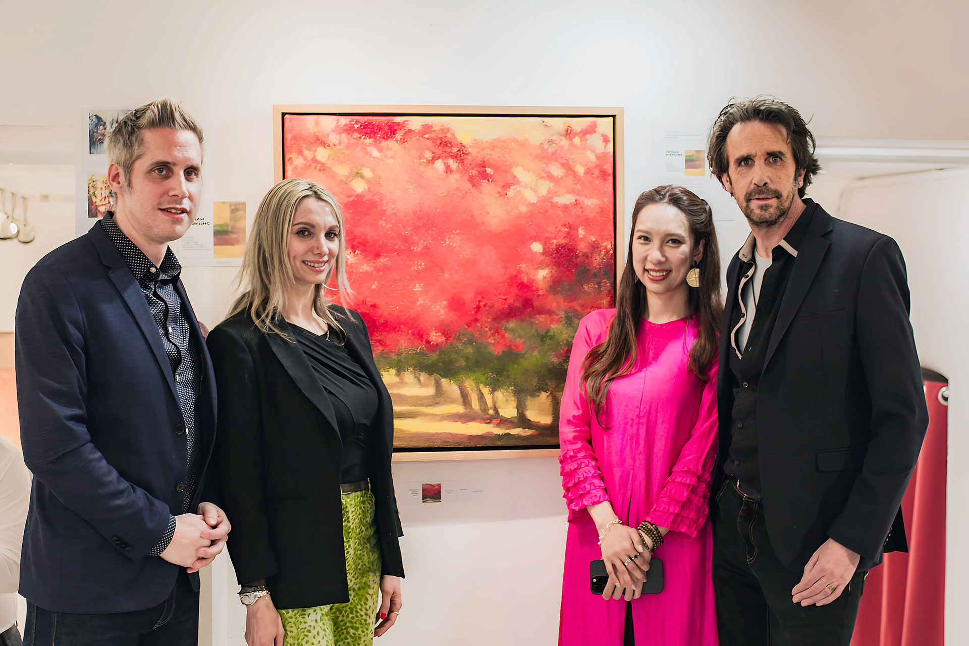 Họa sĩ Vương Linh mang tác phẩm nghệ thuật độc đáo của cô tại hội triển lãm ở Áo