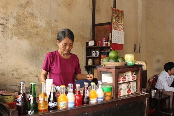 Quán cà phê cổ bán theo giờ ‘hành chính’ không wifi, người người siêng trò chuyện hơn