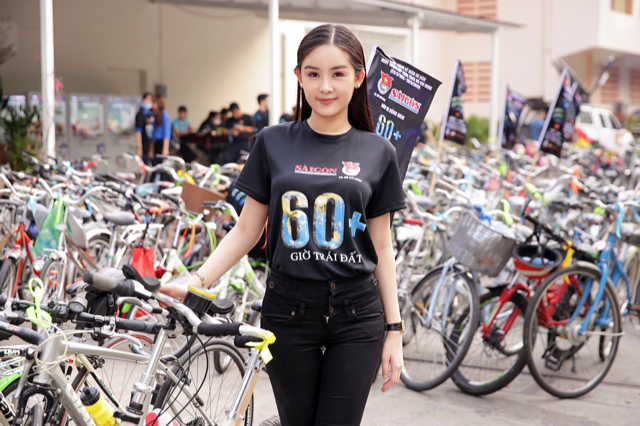 Lê Âu Ngân Anh cùng hàng nghìn bạn trẻ hưởng ứng Giờ Trái đất