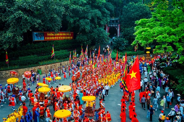 Lễ hội Việt: Hơi thở quá khứ trong trái tim người trẻ hôm nay