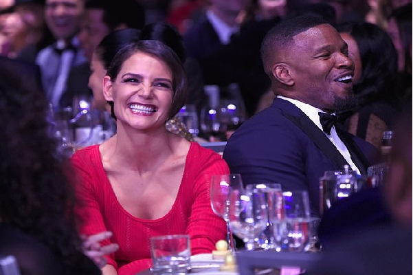 Có hay không đám cưới của Katie Holmes và Jamie Foxx?