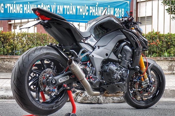 Ngắm Kawasaki Z1000 lên đồ chơi cực “khủng” tại Sài Gòn
