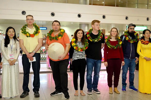 Du khách đầu tiên của năm 2019 đến TP.HCM được chào đón nồng nhiệt