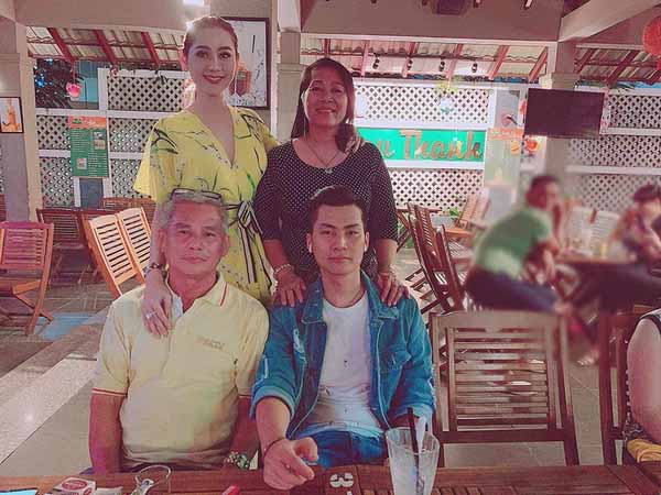 Tình đầu trong sáng của Lâm Khánh Chi lộ diện, sắp về Việt Nam thăm vợ chồng cô