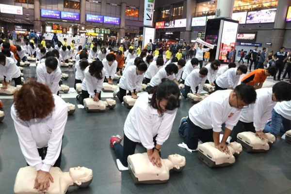 Người dân Hàn Quốc đổ xô đi học sơ cứu sau thảm kịch Itaewon