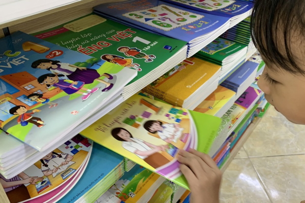 Bộ GD-ĐT cấm đưa sách tham khảo vào trường học