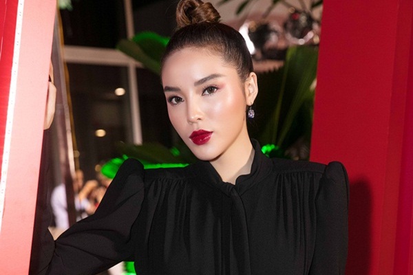 Kỳ Duyên nhan sắc cực phẩm, khoe chân thon dài 1m10 ở sự kiện