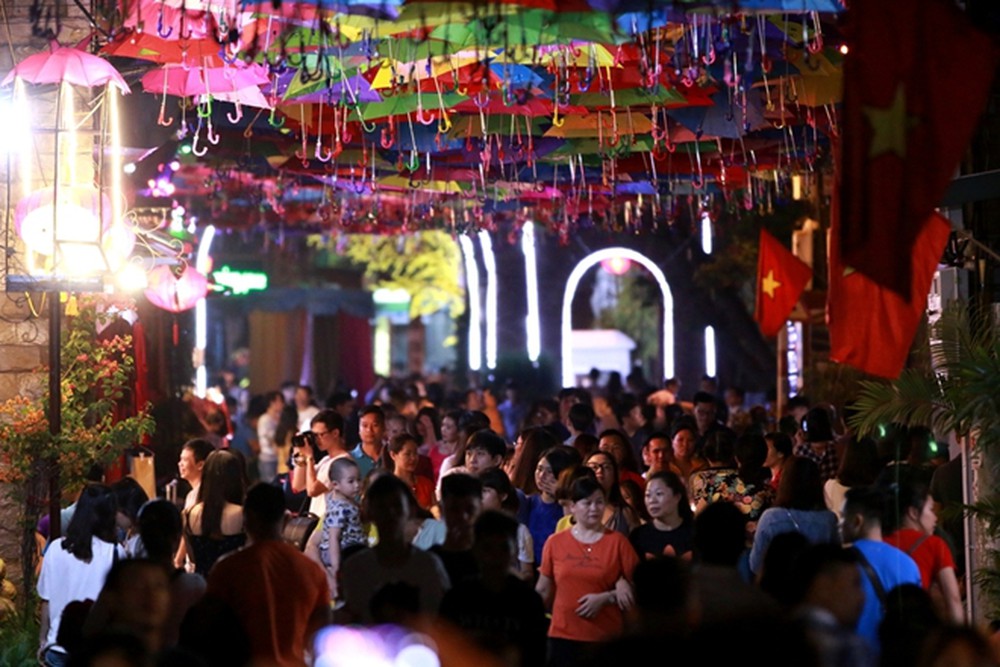 “Sắc lụa nghìn năm” tại tuần văn hóa du lịch thương mại Vạn Phúc