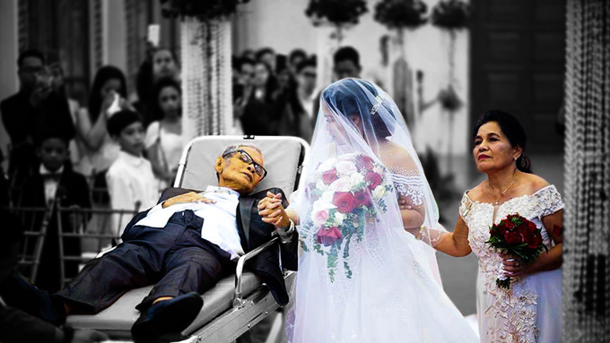 Dù bệnh nặng ông bố này vẫn nằm cáng dẫn con gái vào lễ đường