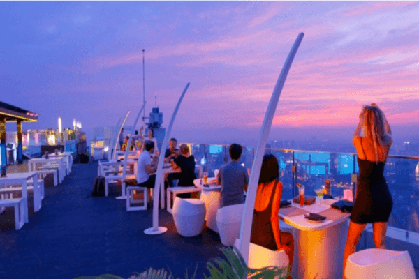 Những quán cà phê chọc trời ngắm trăng rằm siêu đẹp ở Hà Nội