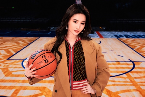 Lưu Diệc Phi hút trọn ánh nhìn với sắc vóc thăng hạng hậu bị chê kém sắc