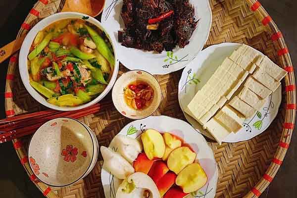 Gợi ý các mâm cơm đơn giản và tiết kiệm cho ngày oi bức