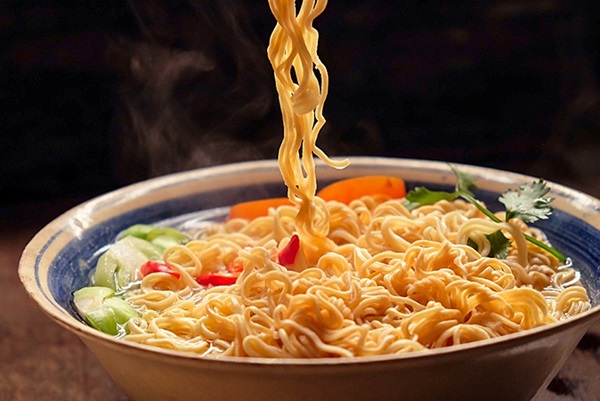 Lịch sử mì ăn liền: Từ món cứu đói đến thực phẩm quốc dân