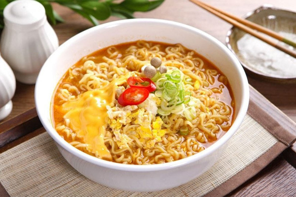 Bí quyết cân bằng dinh dưỡng với mì ăn liền