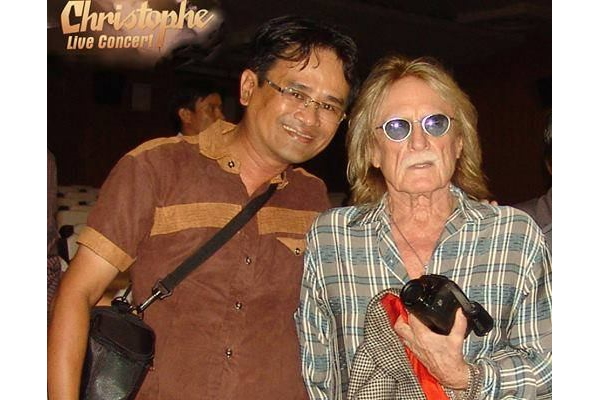 Danh ca huyền thoại Christophe nhập viện vì nghi ngờ nhiễm Covid-19