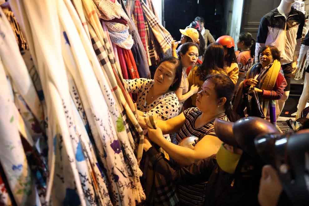 Người Sài Gòn đang thi nhau mua áo ấm