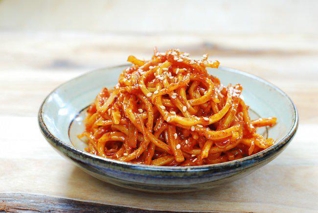 Mực khô xé sợi sốt cay chua ngọt