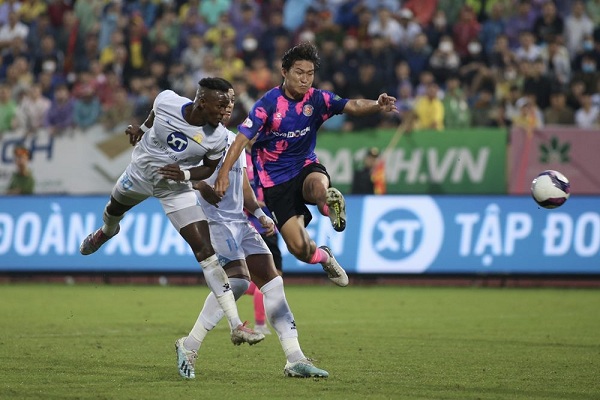 Thắng đậm Sài Gòn, Nam Định chính thức trụ hạng thành công