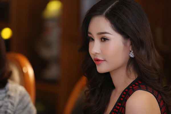 Lê Âu Ngân Anh đi thi quốc tế dù không được cấp phép