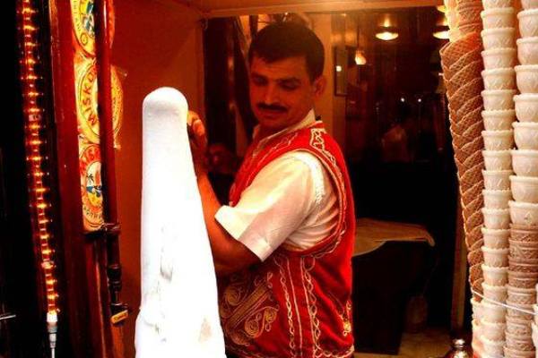 Nghệ thuật làm kem truyền thống của Thổ Nhĩ Kỹ