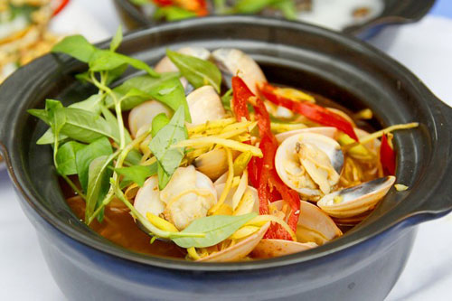 Mì nghêu hấp Thái đậm đà hương vị chua cay