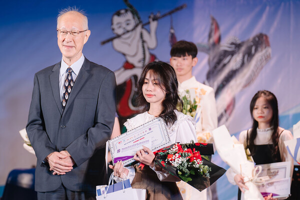 Loạt dân ca nổi tiếng của Việt Nam được dịch sang tiếng Nhật